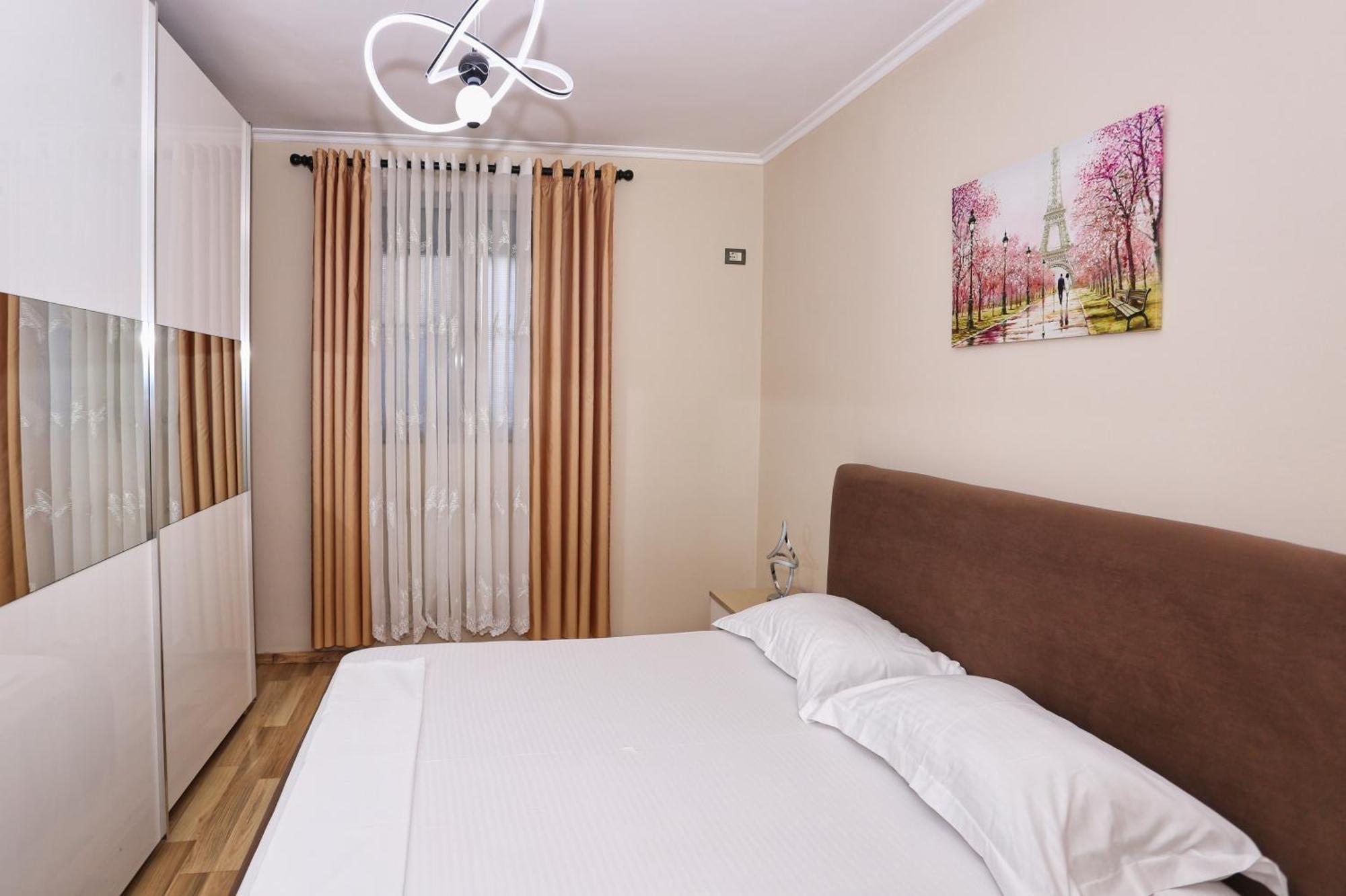 R&B City Center Apartment Tirana Bagian luar foto