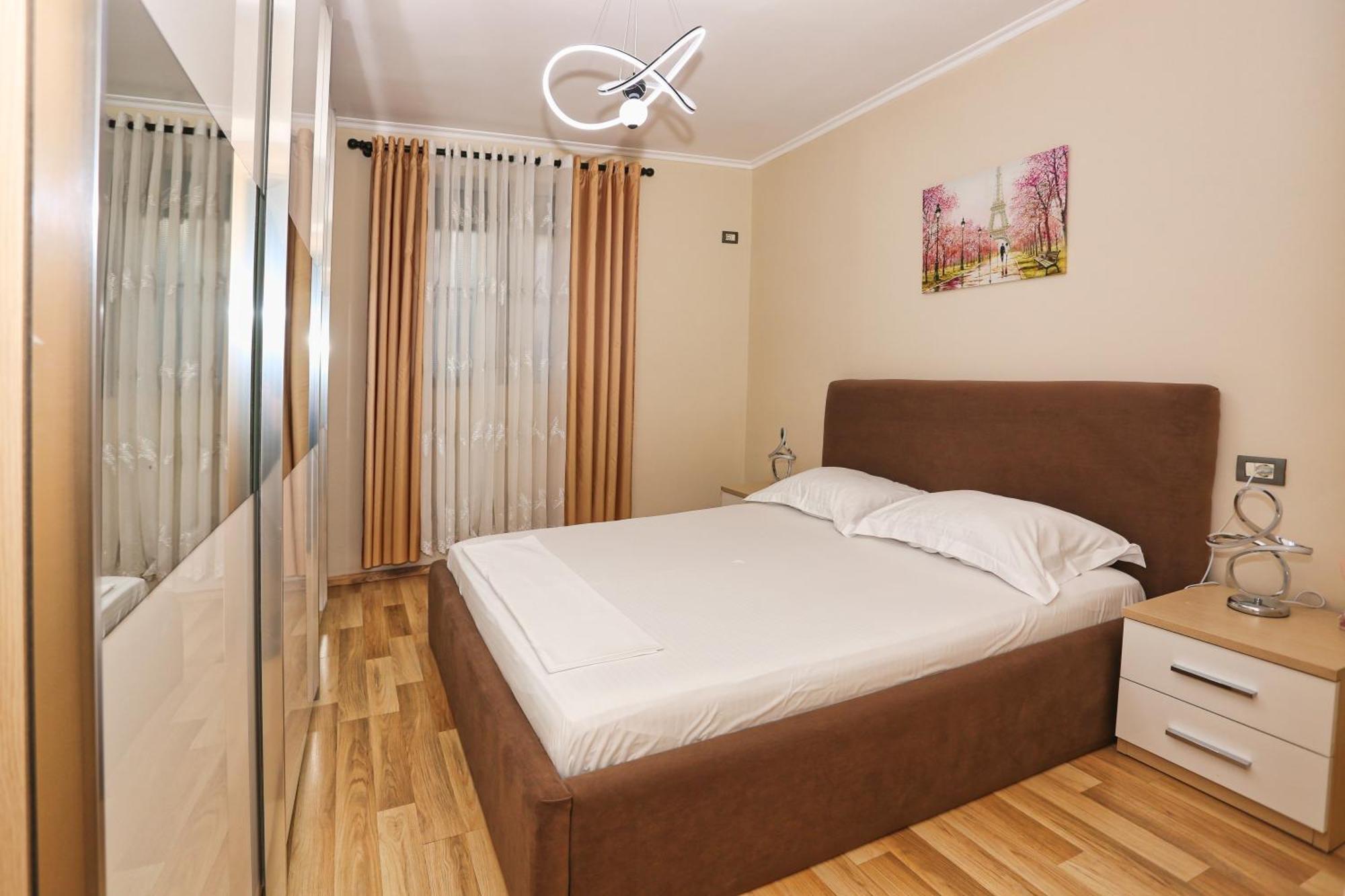 R&B City Center Apartment Tirana Bagian luar foto