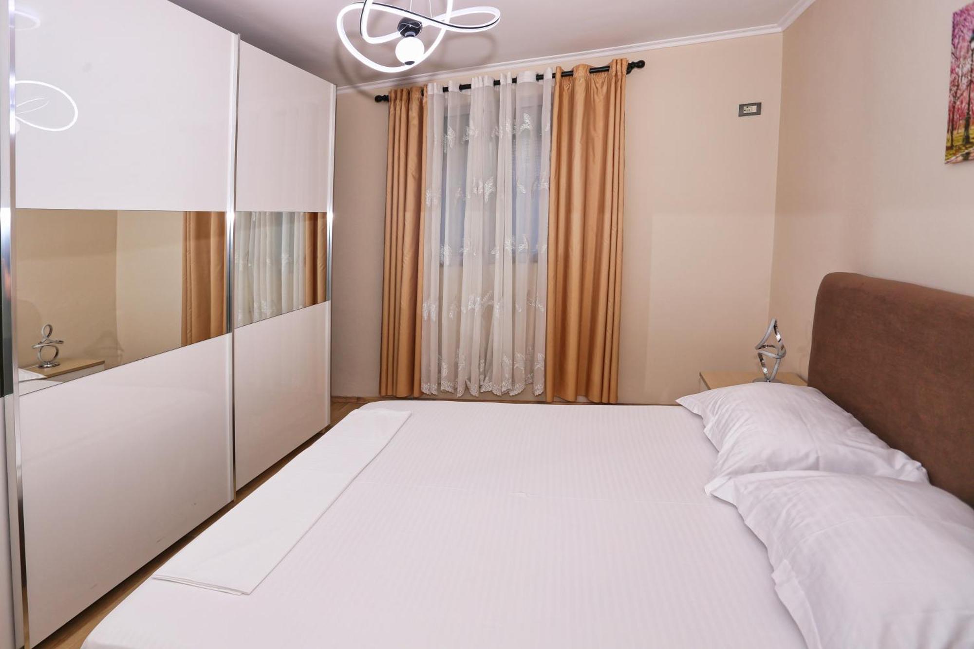 R&B City Center Apartment Tirana Bagian luar foto