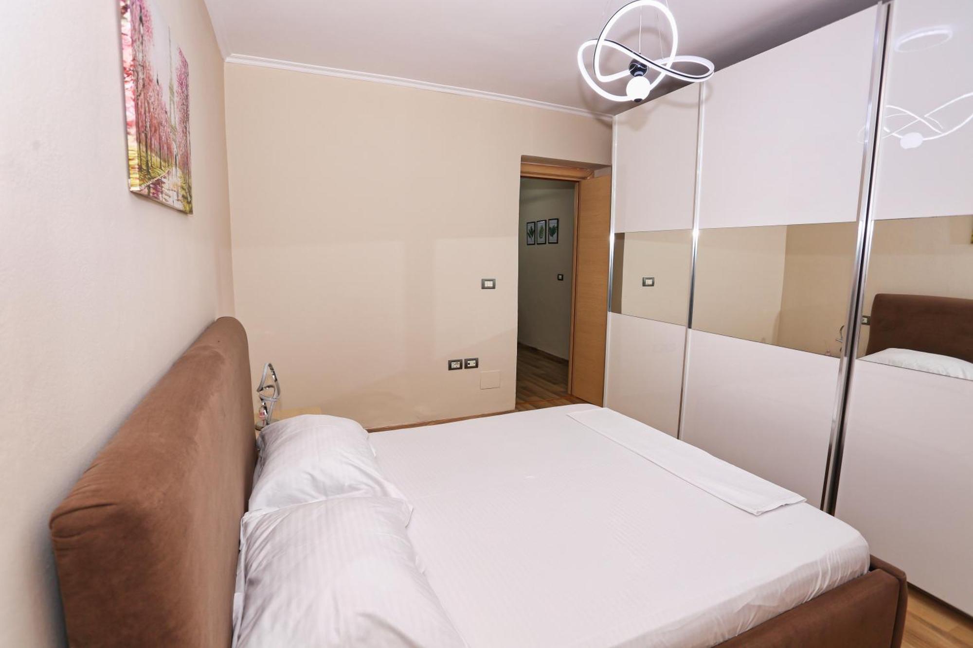 R&B City Center Apartment Tirana Bagian luar foto