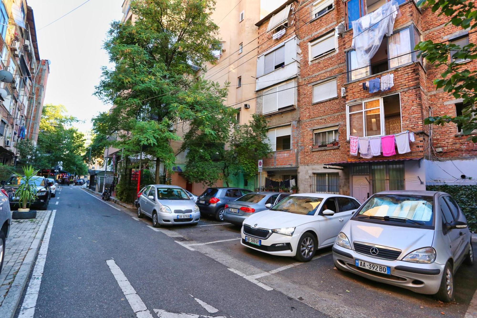 R&B City Center Apartment Tirana Bagian luar foto